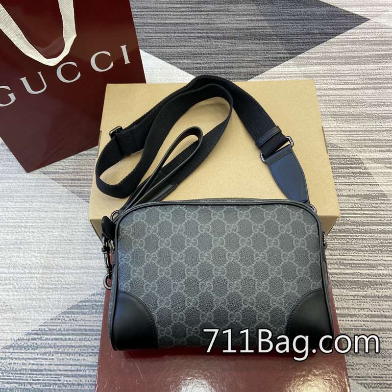 精品Gucci 821155 一針一線完美復刻 Gucci雙G標誌高仿尺寸:23厘米(寬)x16.5厘米(高)x8厘米(深)顏色:黑色/pvc。重量:約0.58千克 精品Gucci 821155 一針一線完美復刻 Gucci雙G標誌高仿尺寸:23厘米(寬)x16.5厘米(高)x8厘米(深)顏色:黑色/pvc。重量:約0.58千克