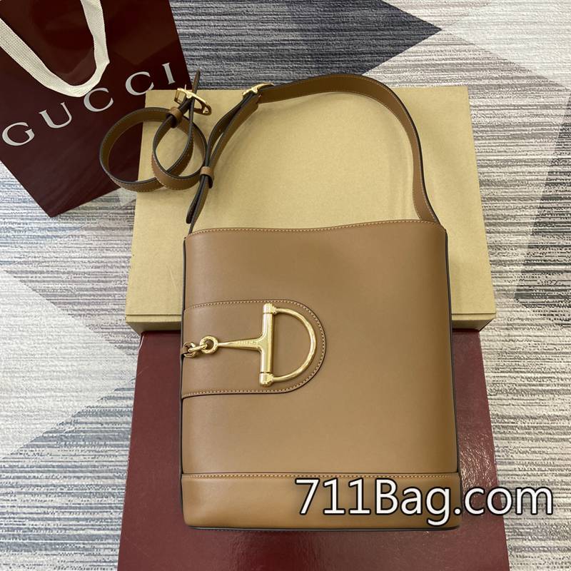 高仿Gucci 833660 精品手工皮革女包 Gucci旅行包A貨尺寸:26厘米(寬)x27.5厘米(高)x11.5厘米(深)顏色:棕色/原廠皮。重量:約0.8千克。 高仿Gucci 833660 精品手工皮革女包 Gucci旅行包A貨尺寸:26厘米(寬)x27.5厘米(高)x11.5厘米(深)顏色:棕色/原廠皮。重量:約0.8千克。