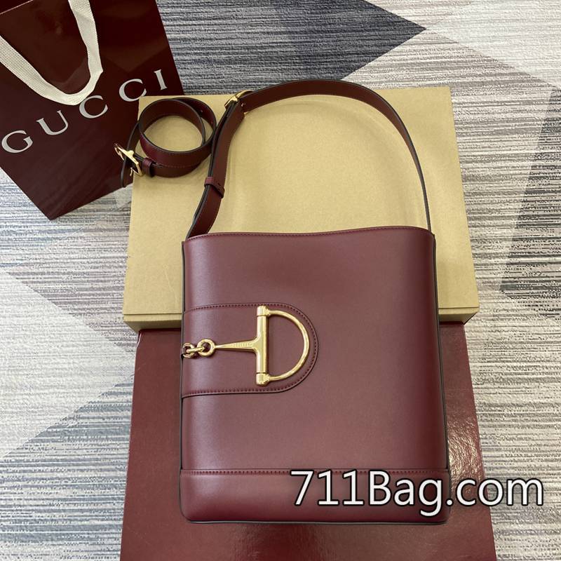 精仿Gucci古馳 833660 頂級設計同步專櫃 Gucci旅行包A貨尺寸:26厘米(寬)x27.5厘米(高)x11.5厘米(深)顏色:安可拉紅/原廠皮。重量:約0.8千克。 精仿Gucci古馳 833660 頂級設計同步專櫃 Gucci旅行包A貨尺寸:26厘米(寬)x27.5厘米(高)x11.5厘米(深)顏色:安可拉紅/原廠皮。重量:約0.8千克。