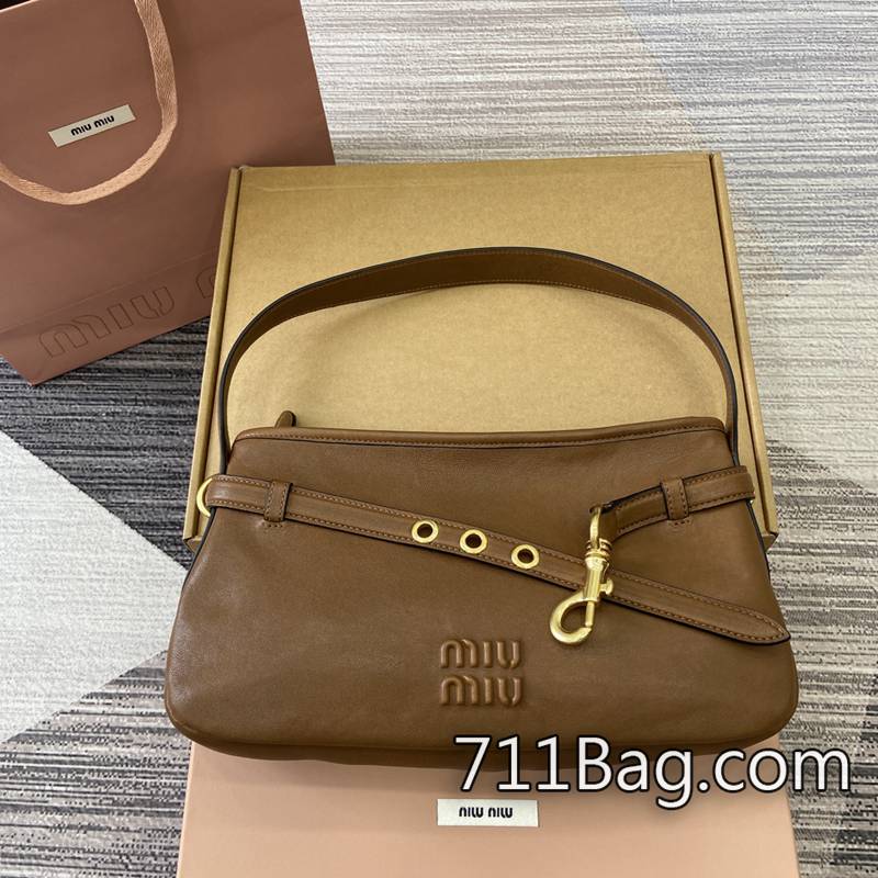 頂級精品Gucci 5BC182 使用與正品相同材質面料。 高仿Gucci GG Marmont包尺寸33x19x5cm顏色:棕色/原廠皮。 頂級精品Gucci 5BC182 使用與正品相同材質面料。 高仿Gucci GG Marmont包尺寸33x19x5cm顏色:棕色/原廠皮。