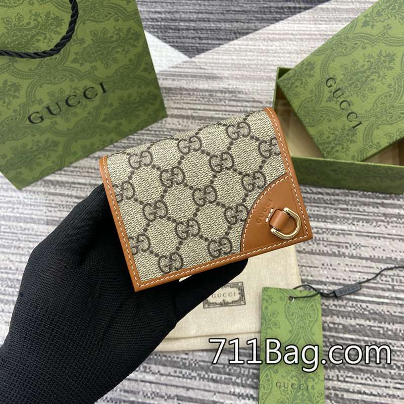 一比一Gucci 820692 表面平滑無皺摺,質感細膩。 氣質女神必備Gucci A貨 一比一Gucci 820692 表面平滑無皺摺,質感細膩。 氣質女神必備Gucci A貨