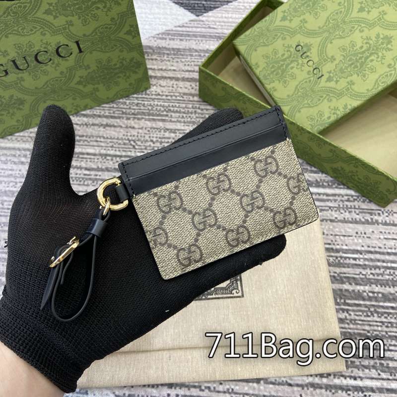 原版一比一Gucci古馳 819121 做工細緻精品包款 Gucci斜背包高仿尺寸:10(長)x7(寬)顏色:克色/pvc。 原版一比一Gucci古馳 819121 做工細緻精品包款 Gucci斜背包高仿尺寸:10(長)x7(寬)顏色:克色/pvc。