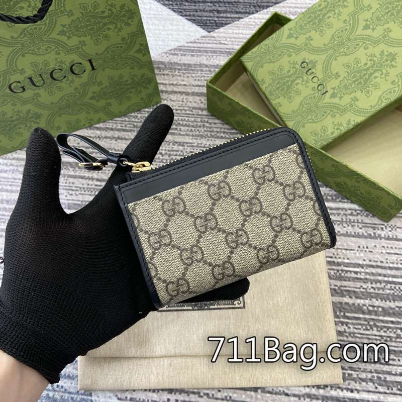 頂級A貨Gucci 821804 內裡選用高級絨佈,觸感絲滑。 Gucci高仿熱銷Top10尺寸:13(長)x8.5(寬)x3cm(厚)顏色:克色/pvc。 頂級A貨Gucci 821804 內裡選用高級絨佈,觸感絲滑。 Gucci高仿熱銷Top10尺寸:13(長)x8.5(寬)x3cm(厚)顏色:克色/pvc。