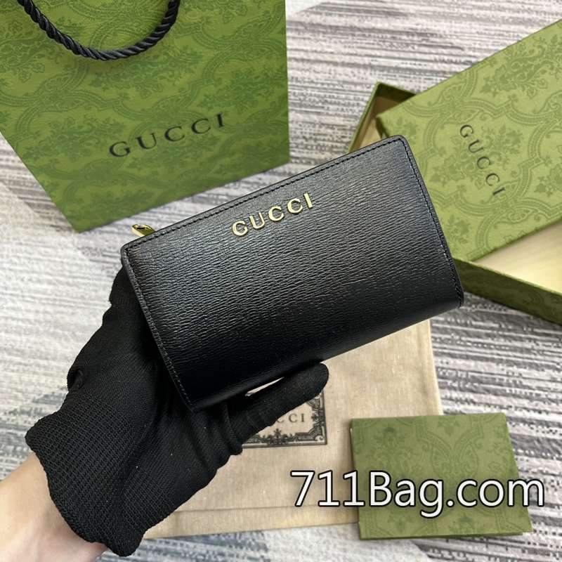 精品高仿Gucci 772640 超強抗污易清潔材質。 Gucci條紋經典仿包尺寸:14(長)x18.5(寬)x3cm(厚)顏色:黑色/原廠皮。 精品高仿Gucci 772640 超強抗污易清潔材質。 Gucci條紋經典仿包尺寸:14(長)x18.5(寬)x3cm(厚)顏色:黑色/原廠皮。