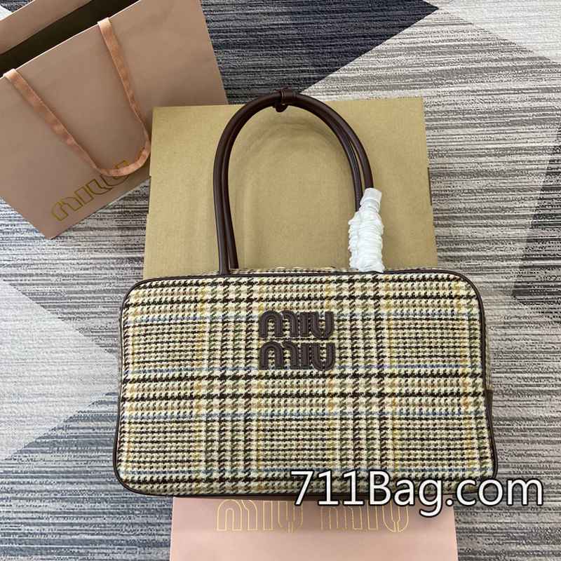 精品高仿MiuMiu 5bb117 包包一出廠即封膜保護。 A貨MiuMiu新款包 精品高仿MiuMiu 5bb117 包包一出廠即封膜保護。 A貨MiuMiu新款包
