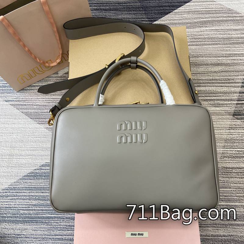 高仿MiuMiu 5bb117 穿搭博主力推,實力不容小覷。 MiuMiu高仿版包包 高仿MiuMiu 5bb117 穿搭博主力推,實力不容小覷。 MiuMiu高仿版包包