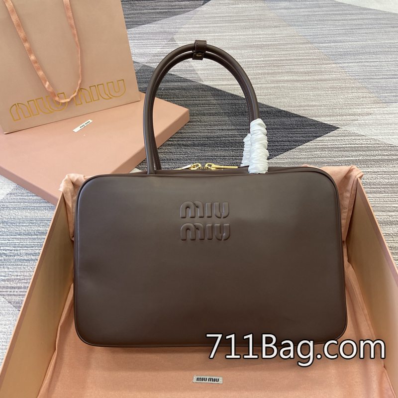 精品A貨MiuMiu 5bb117 每個扣環轉角打磨平滑不刮手。 MiuMiuA貨熱銷款式 精品A貨MiuMiu 5bb117 每個扣環轉角打磨平滑不刮手。 MiuMiuA貨熱銷款式
