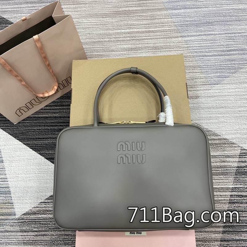高仿MiuMiu繆繆 5bb117 金屬扣環做舊處理完美還原。 高仿MiuMiu穆勒鞋 高仿MiuMiu繆繆 5bb117 金屬扣環做舊處理完美還原。 高仿MiuMiu穆勒鞋