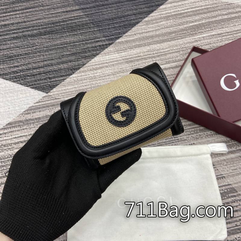 頂級精品Gucci 818811 一比一復刻,細節100%對版。 高仿Gucci哪個版本好打開時尺寸:22厘米(寬)x9厘米(高);閉合時尺寸:11厘米(寬)x9厘米(高)重量:約80克顏色:帆佈黑皮/原廠皮。 頂級精品Gucci 818811 一比一復刻,細節100%對版。 高仿Gucci哪個版本好打開時尺寸:22厘米(寬)x9厘米(高);閉合時尺寸:11厘米(寬)x9厘米(高)重量:約80克顏色:帆佈黑皮/原廠皮。