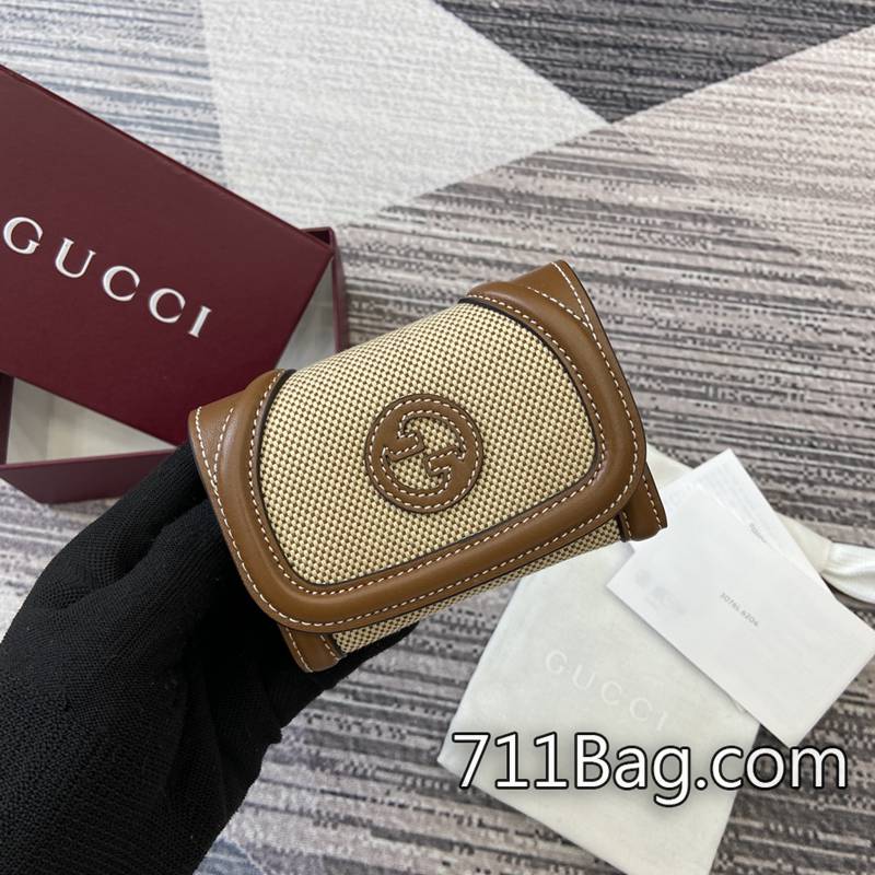 頂級精品Gucci 818811 採用進口原版皮革,手感柔軟細膩。 Gucci高仿臺灣現貨打開時尺寸:22厘米(寬)x9厘米(高);閉合時尺寸:11厘米(寬)x9厘米(高)重量:約80克顏色:帆佈棕色/原廠皮。 頂級精品Gucci 818811 採用進口原版皮革,手感柔軟細膩。 Gucci高仿臺灣現貨打開時尺寸:22厘米(寬)x9厘米(高);閉合時尺寸:11厘米(寬)x9厘米(高)重量:約80克顏色:帆佈棕色/原廠皮。