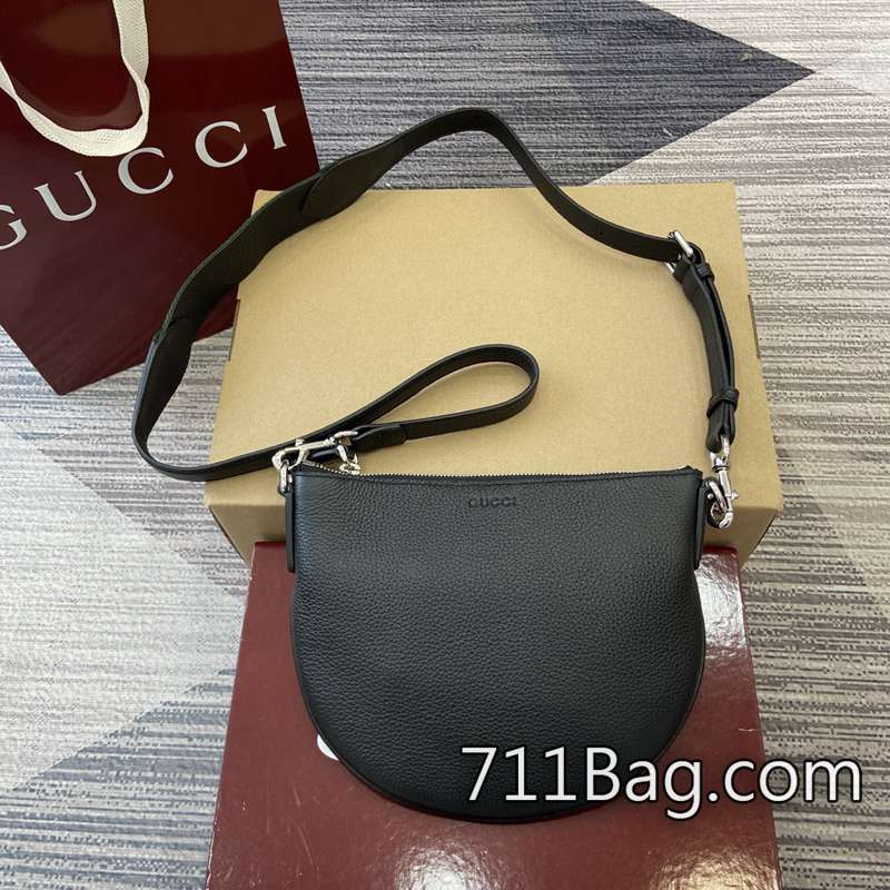 頂級超3AGucci 824529 高端版製作流程完全依照原廠工藝。 Gucci旅行包A貨尺寸:23厘米(寬)x18.5厘米(高)x2厘米(深)顏色:黑色全皮/原廠皮。 頂級超3AGucci 824529 高端版製作流程完全依照原廠工藝。 Gucci旅行包A貨尺寸:23厘米(寬)x18.5厘米(高)x2厘米(深)顏色:黑色全皮/原廠皮。