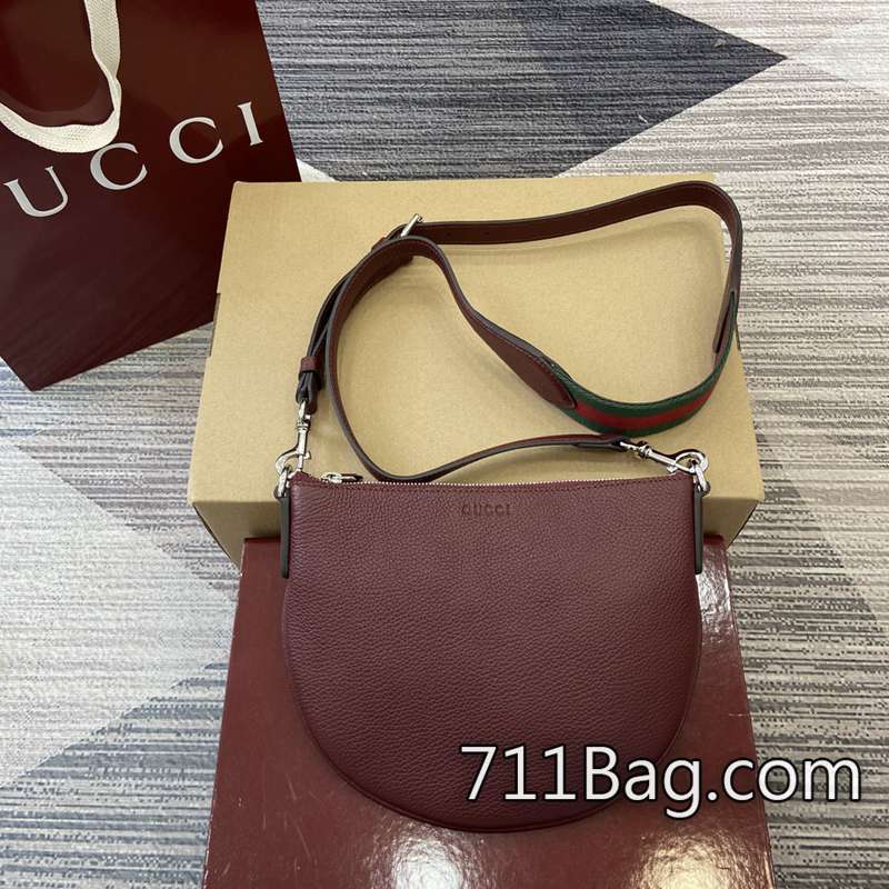 頂級一比一Gucci 824529 多位買傢反饋:幾乎看不出是仿品。 時尚達人愛用Gucci仿包尺寸:23厘米(寬)x18.5厘米(高)x2厘米(深)顏色:安可拉紅全皮/原廠皮。 頂級一比一Gucci 824529 多位買傢反饋:幾乎看不出是仿品。 時尚達人愛用Gucci仿包尺寸:23厘米(寬)x18.5厘米(高)x2厘米(深)顏色:安可拉紅全皮/原廠皮。