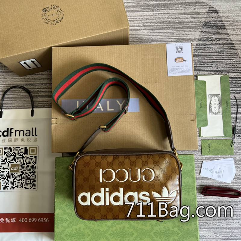 精品A貨Gucci 702427 貼近專櫃品質,幾乎無瑕疵。 上班族必備Gucci A貨尺寸:25*16*9.5cm。顏色:棕色/pvc水晶材料。 精品A貨Gucci 702427 貼近專櫃品質,幾乎無瑕疵。 上班族必備Gucci A貨尺寸:25*16*9.5cm。顏色:棕色/pvc水晶材料。