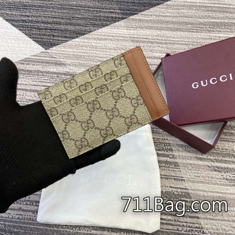 精品高仿Gucci 821208 品質卓越的高仿包 Gucci復刻版包包12厘米(寬)x8厘米(高)顏色:棕色pvc/原廠皮。 精品高仿Gucci 821208 品質卓越的高仿包 Gucci復刻版包包12厘米(寬)x8厘米(高)顏色:棕色pvc/原廠皮。