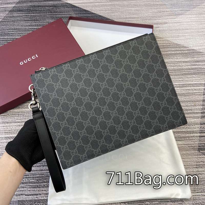 頂級超3AGucci 821155 採用德國進口蠟線,耐用不斷裂。 Gucci仿包影片介紹尺寸:28厘米(寬)x22厘米(高)x3.5厘米(厚)重量:約387克顏色:克膠黑皮/原廠皮。 頂級超3AGucci 821155 採用德國進口蠟線,耐用不斷裂。 Gucci仿包影片介紹尺寸:28厘米(寬)x22厘米(高)x3.5厘米(厚)重量:約387克顏色:克膠黑皮/原廠皮。