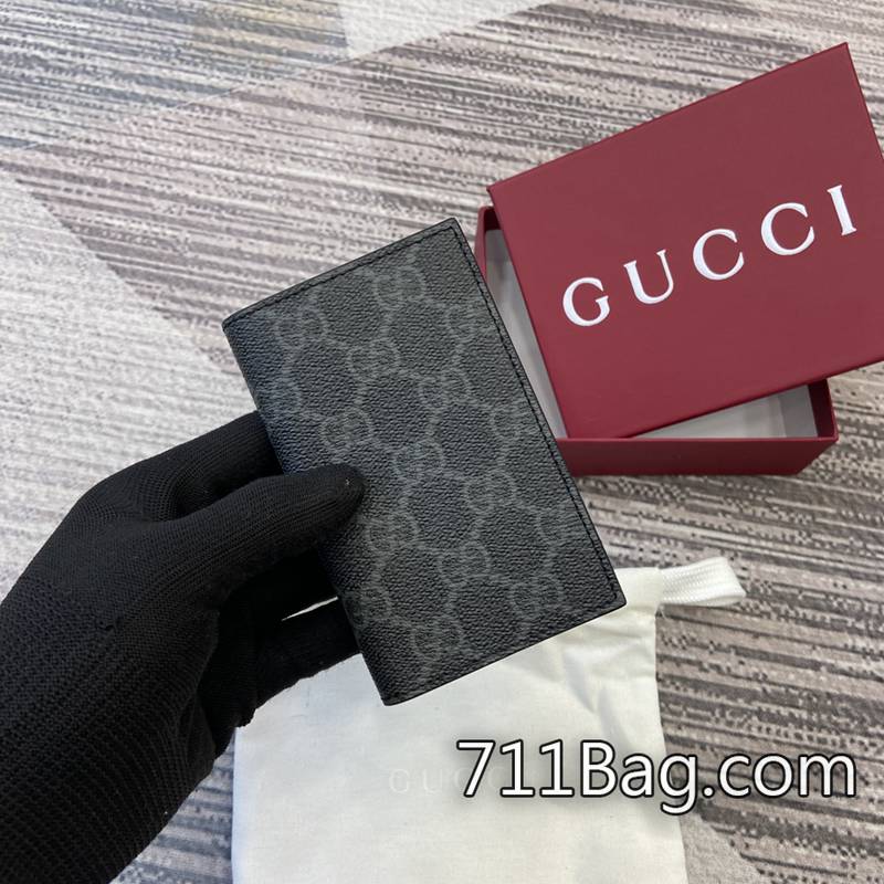 高仿Gucci 821209 五金配件採用電鍍工藝,不易褪色。 Gucci正版開模A貨這款雙折錢包以黑色全新GG字母交織圖案織物匠心打造,煥新演繹全新配飾系列。設有八個卡片隔層和一個多功能鈔票隔層。重量:約60克型號:821206閉合時尺寸:10厘米(寬)x10厘米(高)打開時尺寸:20厘米(寬)x10厘米(高)顏色:棕色/pvc。 高仿Gucci 821209 五金配件採用電鍍工藝,不易褪色。 Gucci正版開模A貨這款雙折錢包以黑色全新GG字母交織圖案織物匠心打造,煥新演繹全新配飾系列。設有八個卡片隔層和一個多功能鈔票隔層。重量:約60克型號:821206閉合時尺寸:10厘米(寬)x10厘米(高)打開時尺寸:20厘米(寬)x10厘米(高)顏色:棕色/pvc。