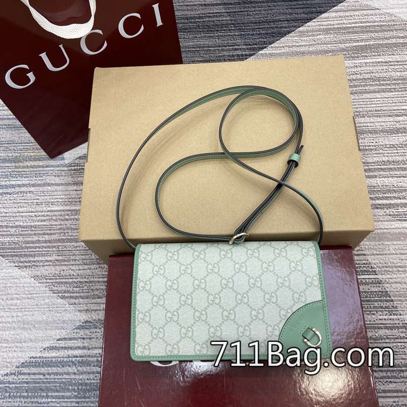 頂級高仿Gucci 820692 車工細節極致,對線對齊零誤差。 淘寶Gucci高仿包閉合時尺寸:11厘米(寬)x8.5厘米(高)x3厘米(深)打開時尺寸:11厘米(寬)x17.5厘米(高)重量:約130克顏色:白色pvc/原廠皮。 頂級高仿Gucci 820692 車工細節極致,對線對齊零誤差。 淘寶Gucci高仿包閉合時尺寸:11厘米(寬)x8.5厘米(高)x3厘米(深)打開時尺寸:11厘米(寬)x17.5厘米(高)重量:約130克顏色:白色pvc/原廠皮。