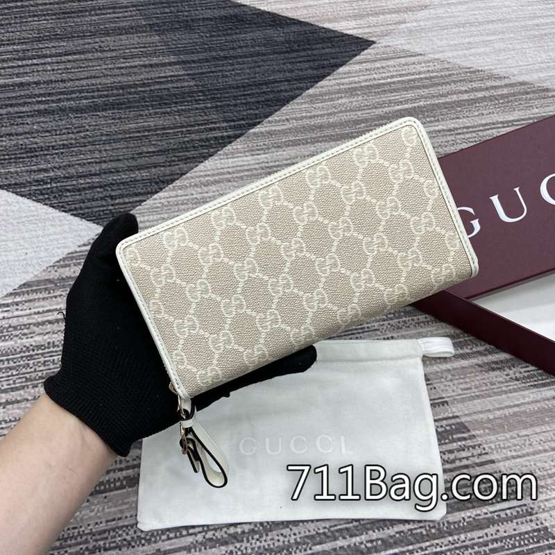 精品高仿Gucci 819122 頂級皮料定製手袋 Gucci珍珠飾品包高仿尺寸:19(長)x10(寬)x2.5(厚)顏色:白色pvc/原廠皮。 精品高仿Gucci 819122 頂級皮料定製手袋 Gucci珍珠飾品包高仿尺寸:19(長)x10(寬)x2.5(厚)顏色:白色pvc/原廠皮。