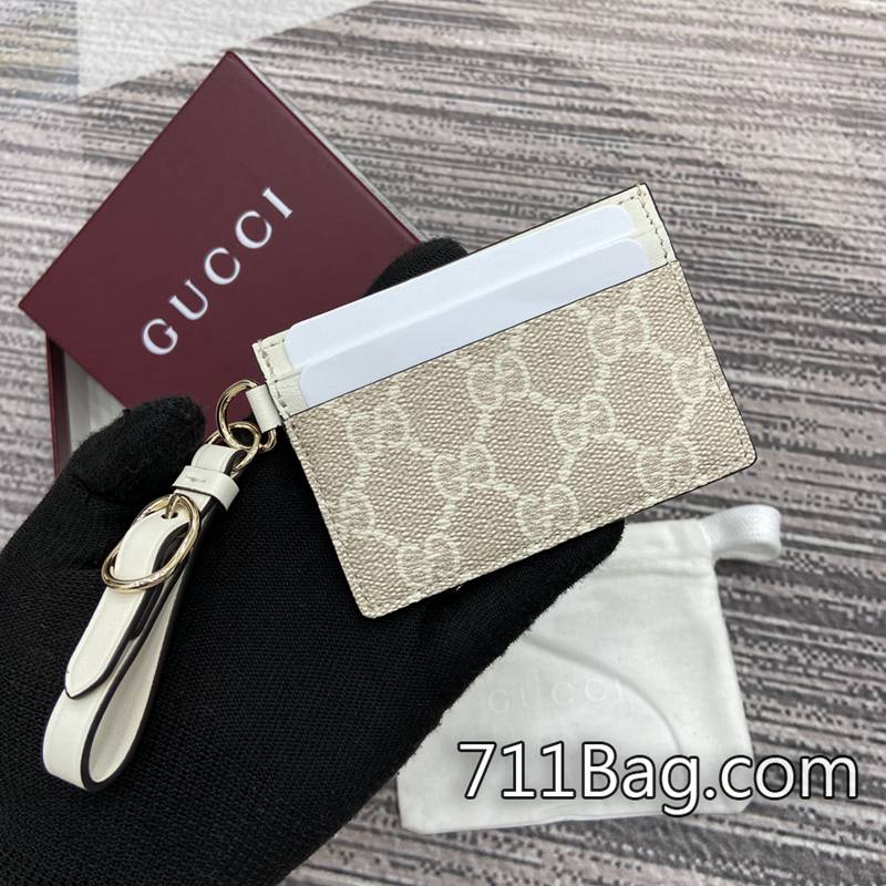 頂級一比一Gucci 819121 完美縫線工藝展現 Gucci高仿蝦皮代購尺寸:7厘米(寬)x10厘米(高)重量:約65克顏色:米膠米白pvc/原廠皮。 頂級一比一Gucci 819121 完美縫線工藝展現 Gucci高仿蝦皮代購尺寸:7厘米(寬)x10厘米(高)重量:約65克顏色:米膠米白pvc/原廠皮。