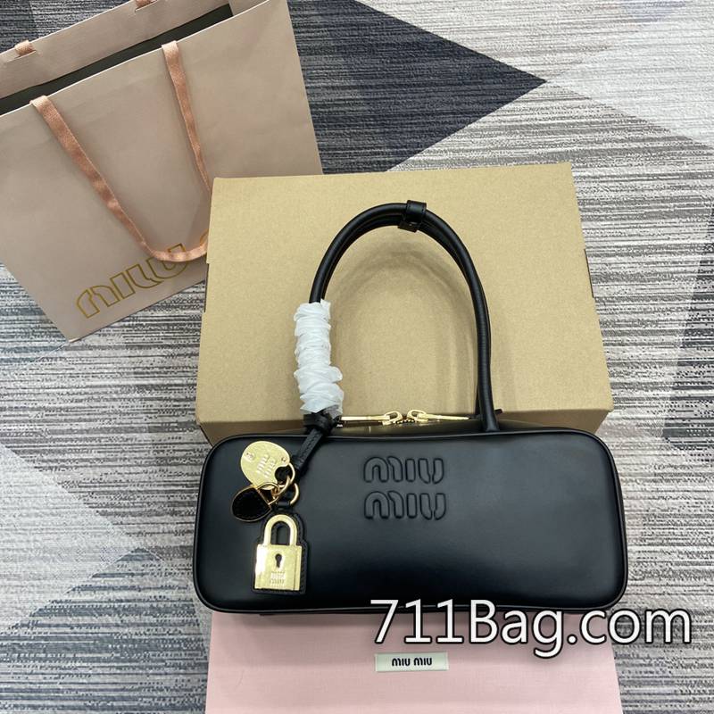 精品高仿MiuMiu 5bb173 採用正品同規格皮革供應商。 高仿MiuMiu絲巾尺寸:28X12X8cm。 精品高仿MiuMiu 5bb173 採用正品同規格皮革供應商。 高仿MiuMiu絲巾尺寸:28X12X8cm。