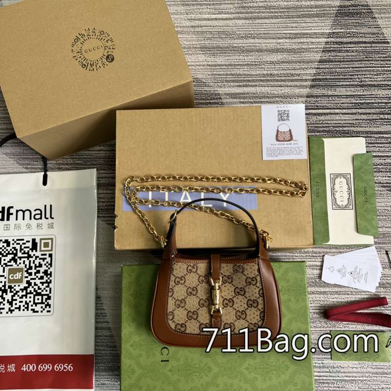 原版一比一Gucci 675799 完美復刻細節包包 Gucci高仿工廠貨源尺寸:19x13x13cm。顏色:棕色/G佈小鉆。 原版一比一Gucci 675799 完美復刻細節包包 Gucci高仿工廠貨源尺寸:19x13x13cm。顏色:棕色/G佈小鉆。