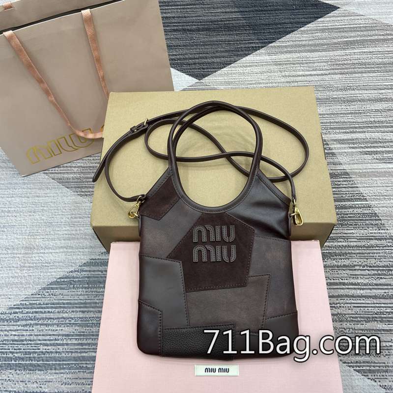頂級A貨MiuMiu 5BA281 頂級進口皮打造LV包 高仿MiuMiu定制版尺寸:20cmx24cm。顏色:拼貼石楠木色/原廠皮 頂級A貨MiuMiu 5BA281 頂級進口皮打造LV包 高仿MiuMiu定制版尺寸:20cmx24cm。顏色:拼貼石楠木色/原廠皮