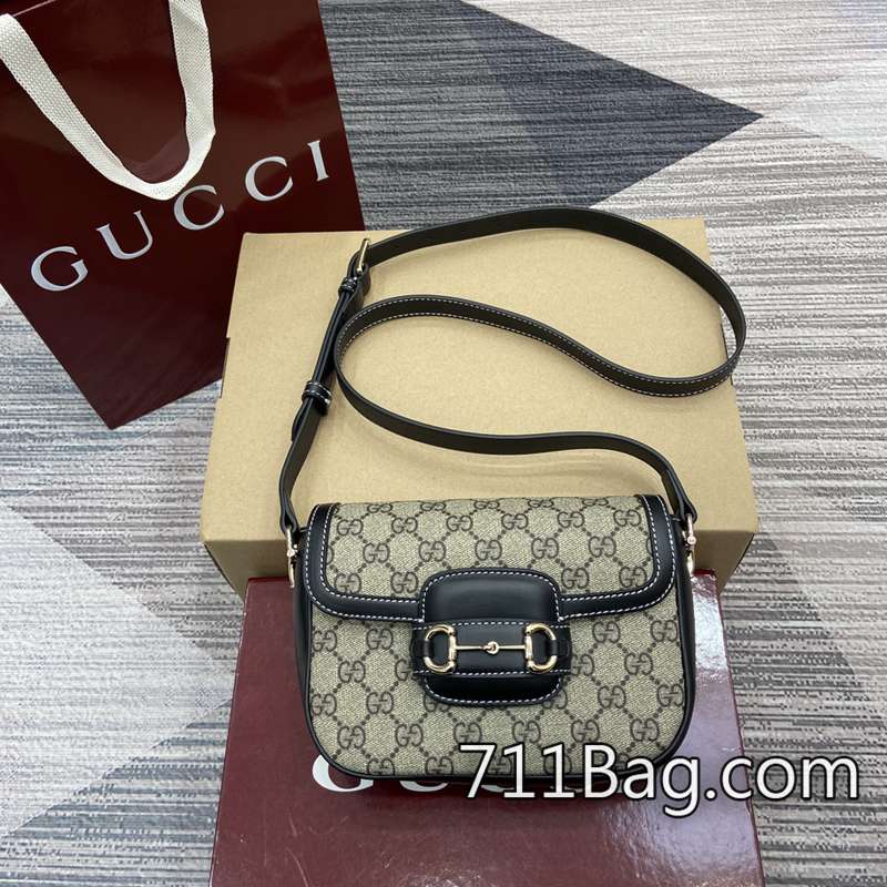頂級一比一Gucci 815205 專櫃對版材質還原度高 Gucci Diana手袋高仿尺寸:20✖14✖5cm。顏色:黑色/pvc。 頂級一比一Gucci 815205 專櫃對版材質還原度高 Gucci Diana手袋高仿尺寸:20✖14✖5cm。顏色:黑色/pvc。