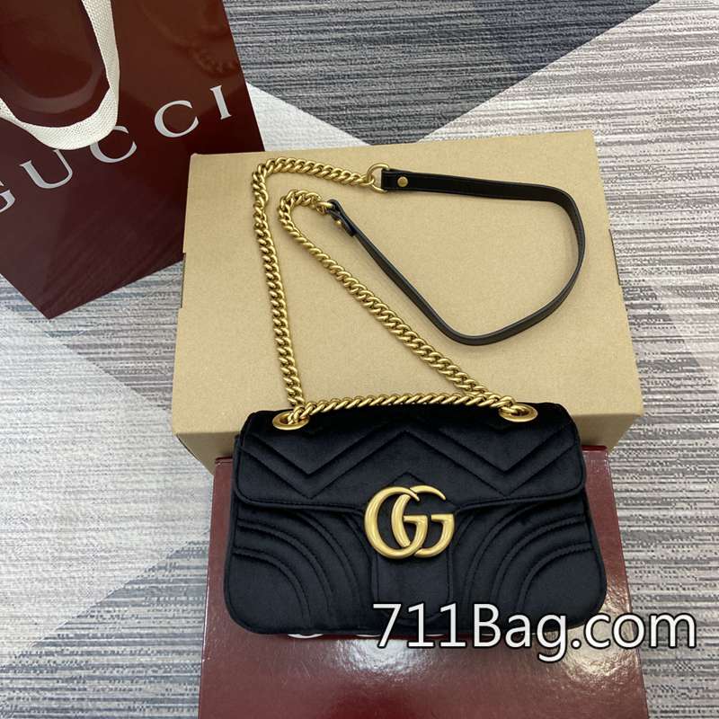 頂級超3AGucci古馳 446744 手工打造高端皮包 情侶款Gucci高仿推薦尺寸:22(寬)x13(高)x6cm(深)顏色:黑絨。 頂級超3AGucci古馳 446744 手工打造高端皮包 情侶款Gucci高仿推薦尺寸:22(寬)x13(高)x6cm(深)顏色:黑絨。