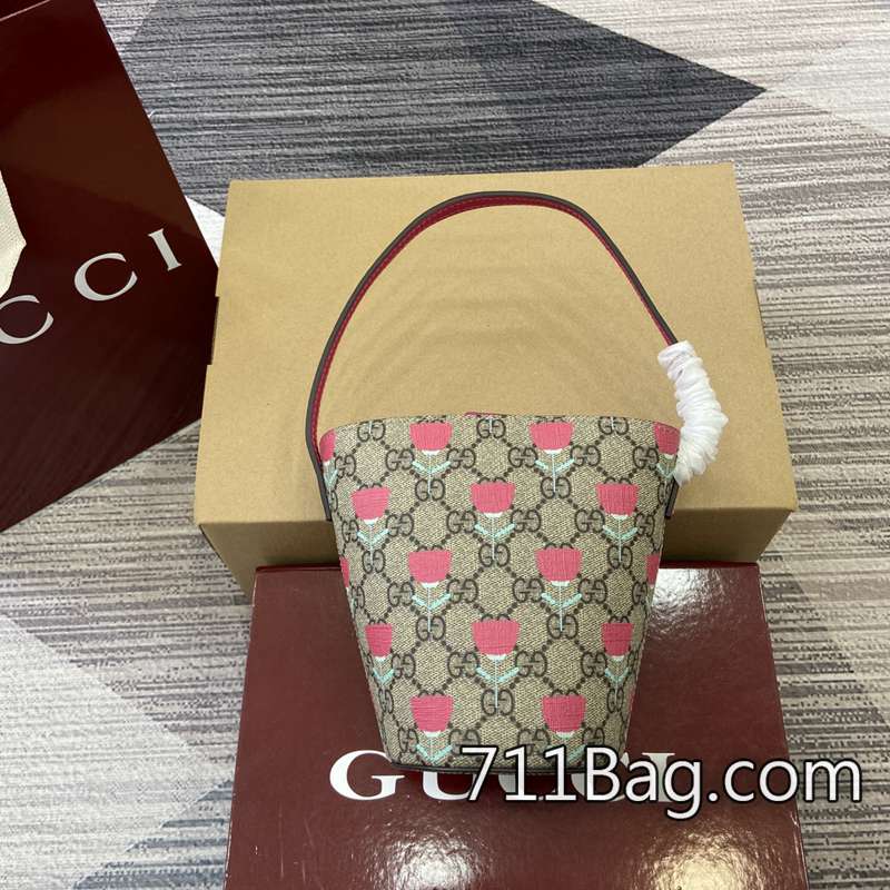 精品Gucci 752356 客戶實拍反饋:與正品無異。 Gucci高仿包真假鑑定尺寸:18.5厘米(寬)x16.5厘米(高)x7.5厘米(深) 精品Gucci 752356 客戶實拍反饋:與正品無異。 Gucci高仿包真假鑑定尺寸:18.5厘米(寬)x16.5厘米(高)x7.5厘米(深)
