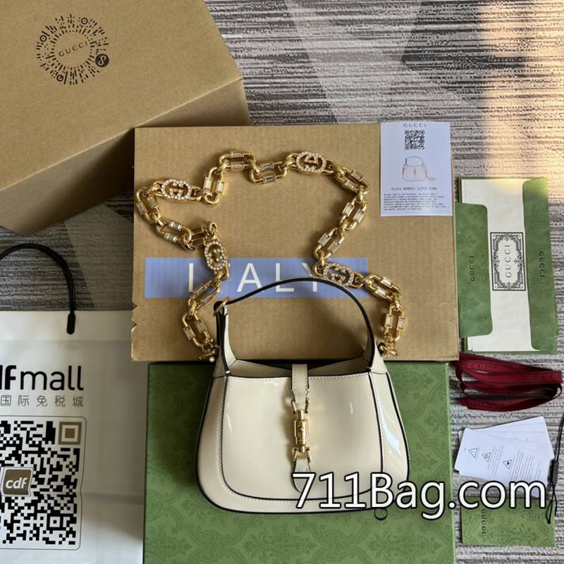 頂級精品Gucci 699651 專人客服講解每一細節。 Gucci錢包A貨迷你尺寸:19(寬)x13(高)x3cm(深)顏色:白色/漆皮。 頂級精品Gucci 699651 專人客服講解每一細節。 Gucci錢包A貨迷你尺寸:19(寬)x13(高)x3cm(深)顏色:白色/漆皮。