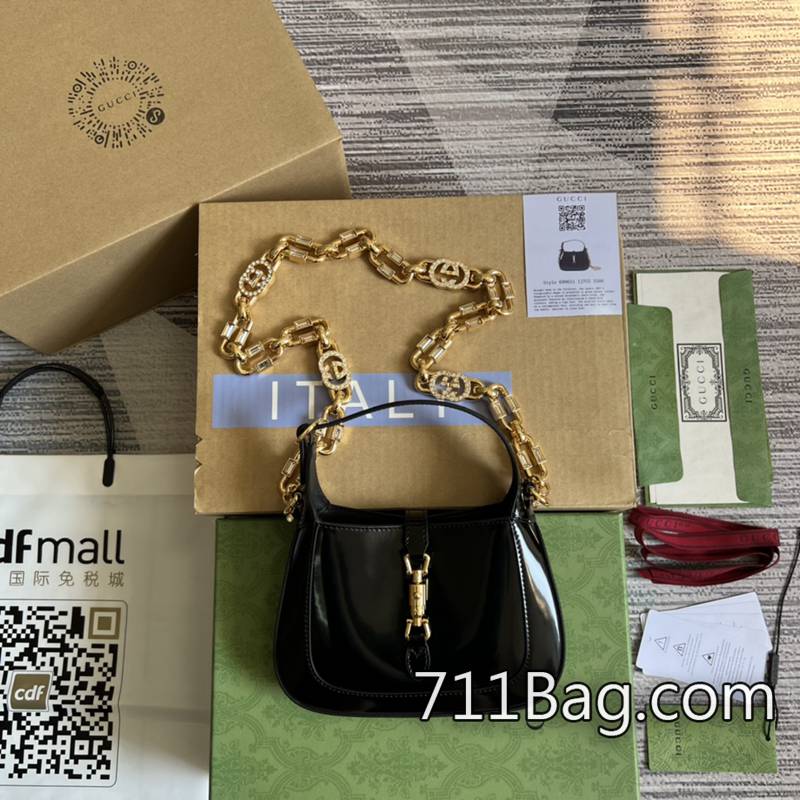 頂級A貨Gucci 699651 做工媲美歐洲原廠水準。 淘寶Gucci高仿包迷你尺寸:19(寬)x13(高)x3cm(深)顏色:黑色/漆皮。 頂級A貨Gucci 699651 做工媲美歐洲原廠水準。 淘寶Gucci高仿包迷你尺寸:19(寬)x13(高)x3cm(深)顏色:黑色/漆皮。