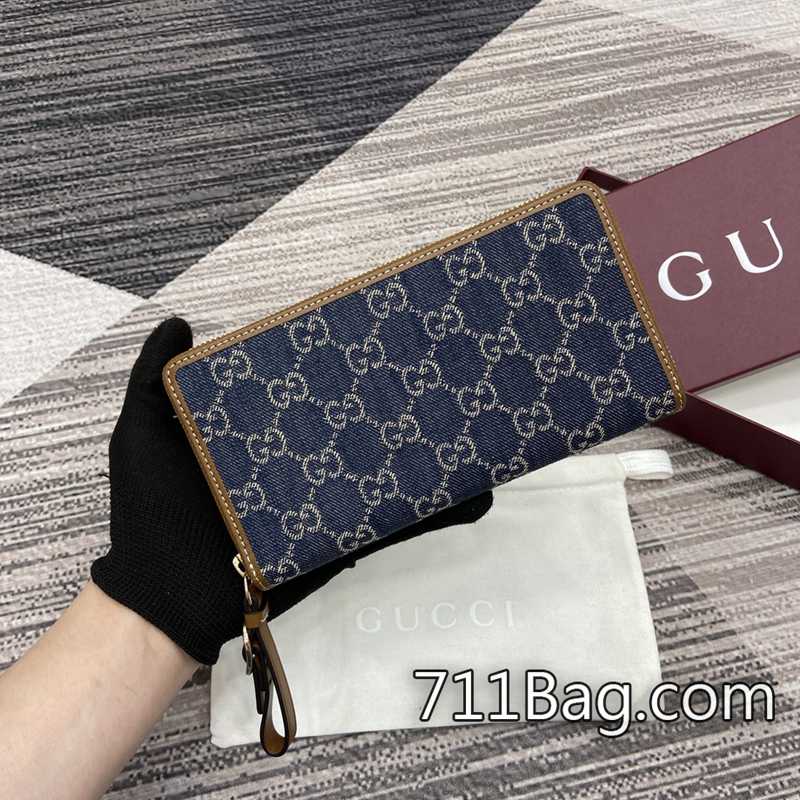 頂級A貨Gucci古馳 819122 包體設計比例完美,無失衡感。 Gucci高仿內裡對版尺寸:19(長)x10(寬)x2.5(厚)顏色:藍色牛仔棕皮/原廠皮。 頂級A貨Gucci古馳 819122 包體設計比例完美,無失衡感。 Gucci高仿內裡對版尺寸:19(長)x10(寬)x2.5(厚)顏色:藍色牛仔棕皮/原廠皮。