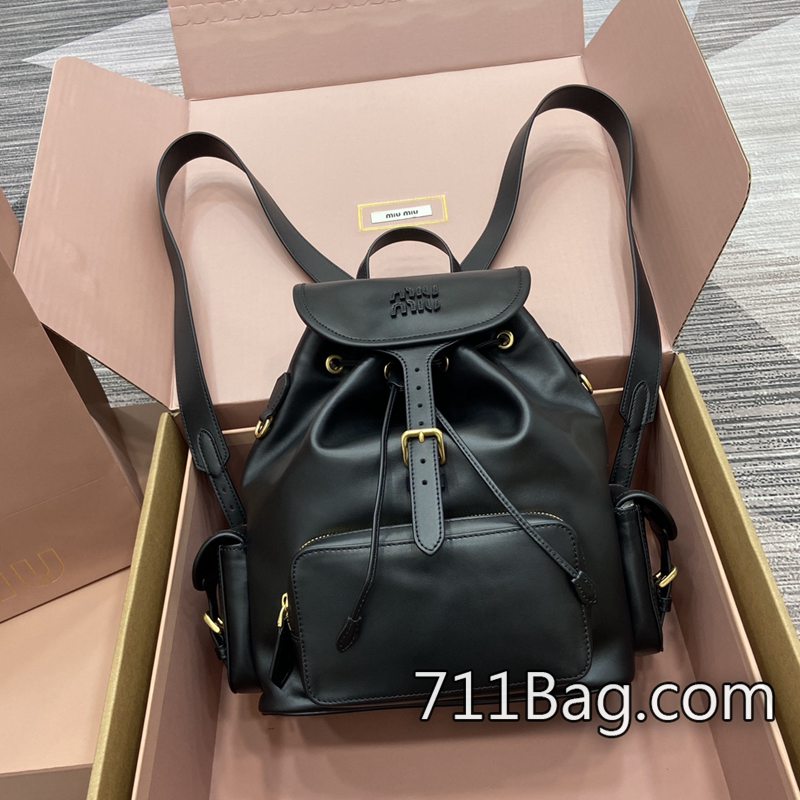 一比一Gucci 5BZ042 手工打造細節控首選 小紅書Gucci A貨推薦尺寸:29.5x25x12.5cm顏色:黑色全皮。 一比一Gucci 5BZ042 手工打造細節控首選 小紅書Gucci A貨推薦尺寸:29.5x25x12.5cm顏色:黑色全皮。