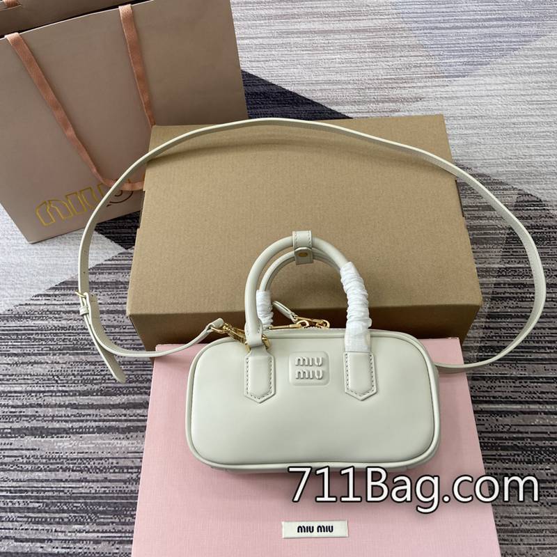 一比一MiuMiu 5BP088 奢華質感高仿LV包 MiuMiu高仿品質評價尺寸:19X10X5cm顏色:白色全皮/原廠皮。 一比一MiuMiu 5BP088 奢華質感高仿LV包 MiuMiu高仿品質評價尺寸:19X10X5cm顏色:白色全皮/原廠皮。