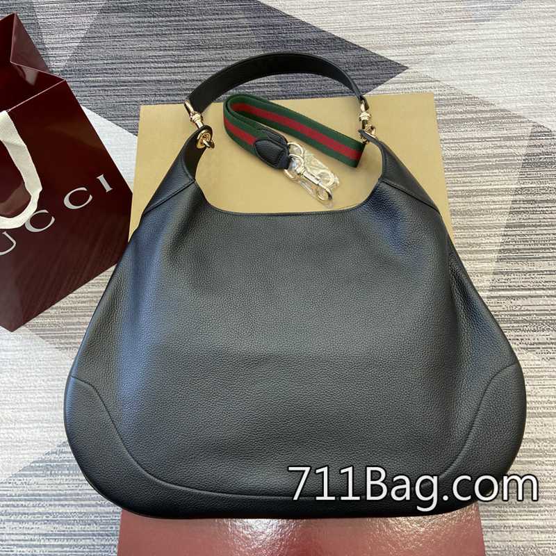 精品Gucci 820169 高級牛皮加厚設計,耐磨抗刮。 情侶款Gucci高仿推薦尺寸:49(長)x46(高)x4cm(厚)顏色:黑色原廠皮。 精品Gucci 820169 高級牛皮加厚設計,耐磨抗刮。 情侶款Gucci高仿推薦尺寸:49(長)x46(高)x4cm(厚)顏色:黑色原廠皮。
