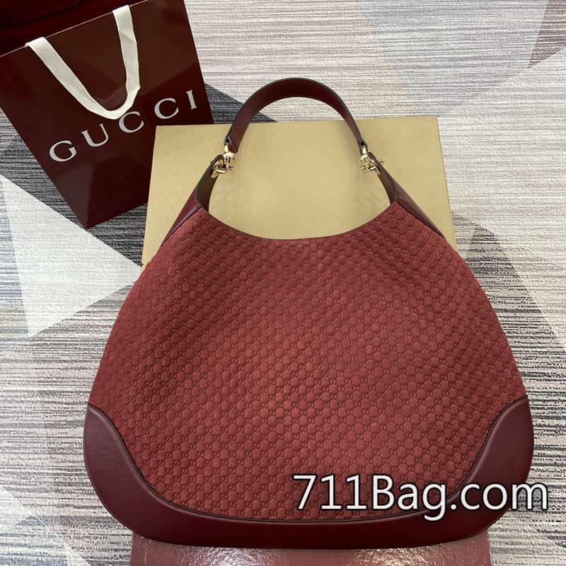 頂級A貨Gucci 815924 適合日常使用與正式場合。 高仿Gucci卡包尺寸:49(長)x46(高)x4cm(厚)顏色:紅絨壓花。 頂級A貨Gucci 815924 適合日常使用與正式場合。 高仿Gucci卡包尺寸:49(長)x46(高)x4cm(厚)顏色:紅絨壓花。