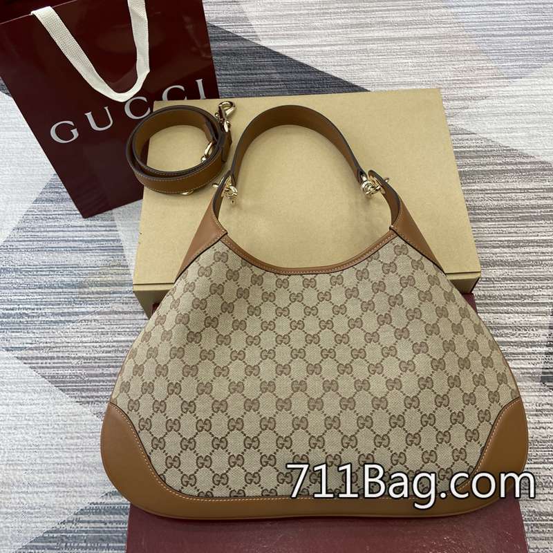 精品Gucci 834981 嚴選皮料手工包款 氣質女神必備Gucci A貨尺寸:42厘米(寬)x36厘米(高)x2厘米顏色:棕色/帆佈 精品Gucci 834981 嚴選皮料手工包款 氣質女神必備Gucci A貨尺寸:42厘米(寬)x36厘米(高)x2厘米顏色:棕色/帆佈