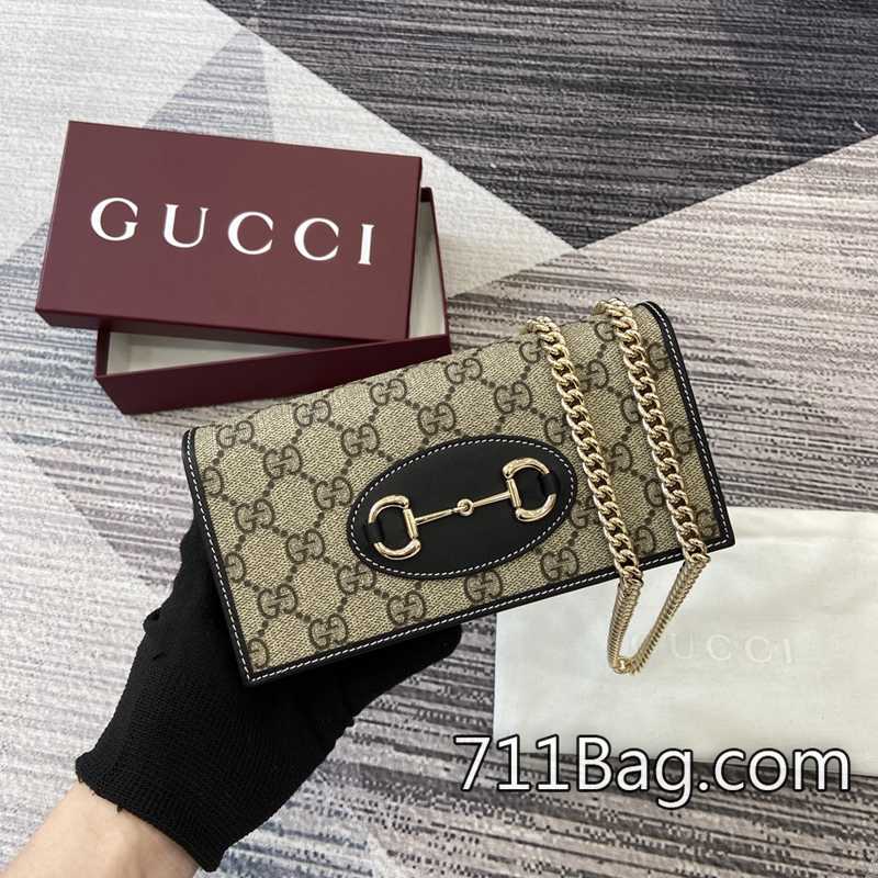 高仿Gucci 621892 細節美到極致的包 Gucci標籤原版製作尺寸:19厘米(寬)x10厘米(高)x4厘米顏色:克色/pvc。 高仿Gucci 621892 細節美到極致的包 Gucci標籤原版製作尺寸:19厘米(寬)x10厘米(高)x4厘米顏色:克色/pvc。