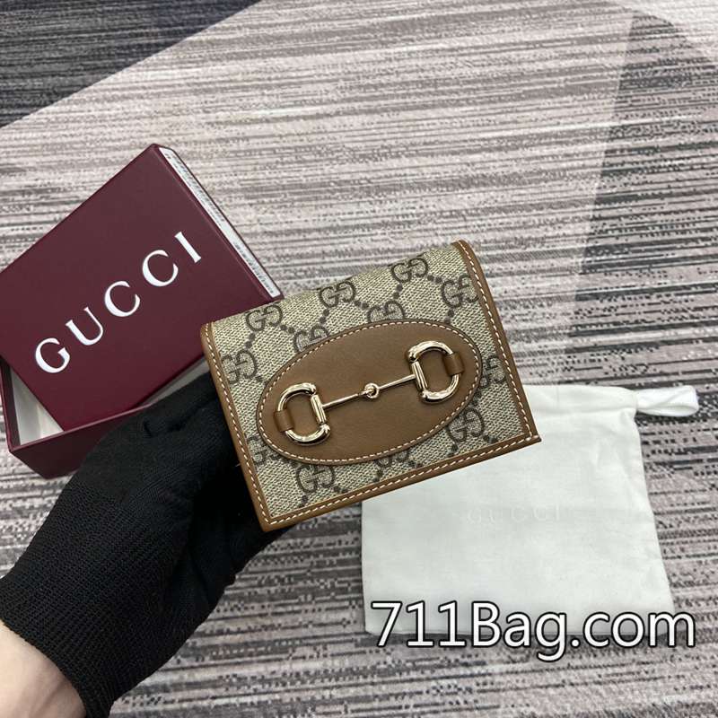 精品Gucci 621887 內裡字體精準,壓印清楚。 Gucci高仿能過專櫃嗎打開時尺寸:11厘米(寬)x17.5厘米(高)閉合時尺寸:11厘米(寬)x8.5厘米(高)x3厘米(深)顏色:啡棕pvc/原廠皮。 精品Gucci 621887 內裡字體精準,壓印清楚。 Gucci高仿能過專櫃嗎打開時尺寸:11厘米(寬)x17.5厘米(高)閉合時尺寸:11厘米(寬)x8.5厘米(高)x3厘米(深)顏色:啡棕pvc/原廠皮。