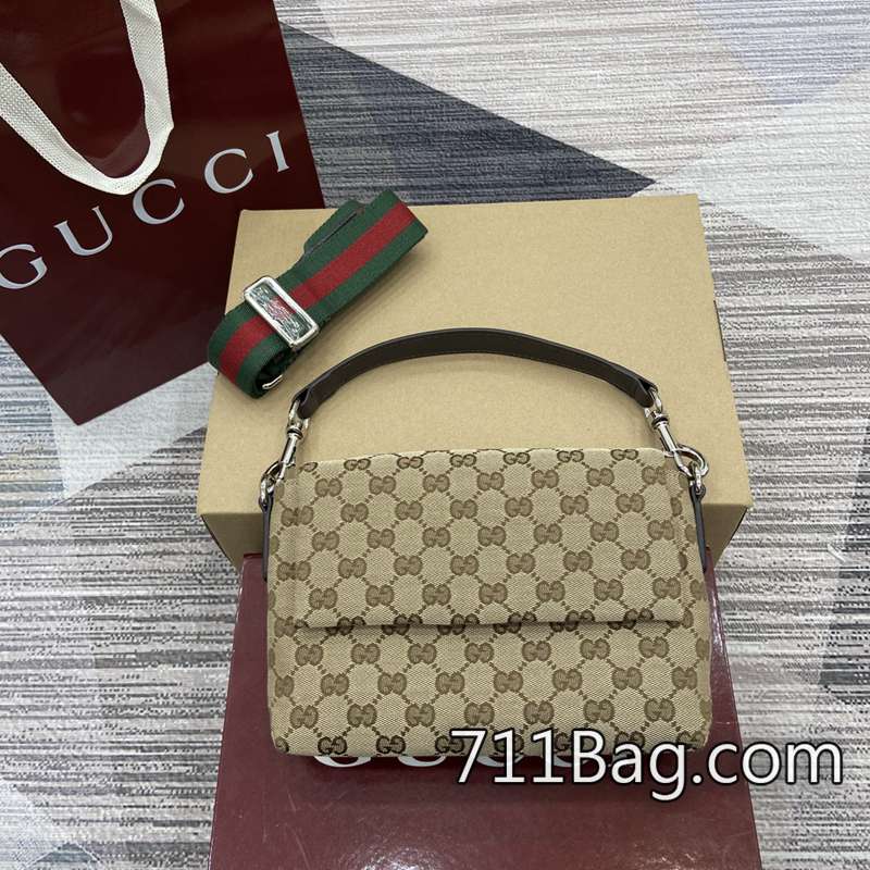 高仿Gucci 821617 一比一細節全還原 網紅同款Gucci高仿尺寸:19厘米(寬)x15厘米(高)x7厘米(深) 高仿Gucci 821617 一比一細節全還原 網紅同款Gucci高仿尺寸:19厘米(寬)x15厘米(高)x7厘米(深)