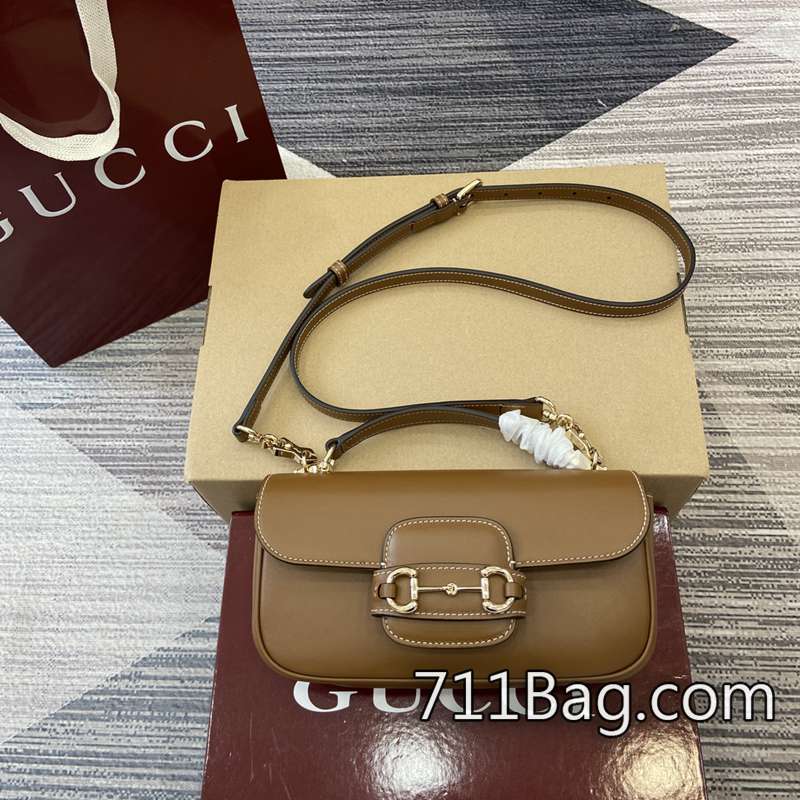 原版一比一Gucci 815206 使用與正品相同材質面料。 網紅同款Gucci高仿尺寸:22.5厘米(寬)x12.5厘米(高)x5.5厘米(深)重量:約0.45千克顏色:棕色全皮/原廠皮。 原版一比一Gucci 815206 使用與正品相同材質面料。 網紅同款Gucci高仿尺寸:22.5厘米(寬)x12.5厘米(高)x5.5厘米(深)重量:約0.45千克顏色:棕色全皮/原廠皮。