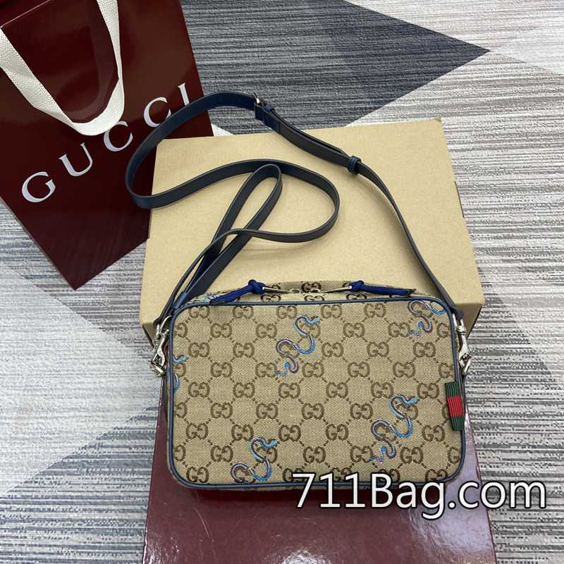 精品A貨Gucci 817771 奢華感十足的精品包 Gucci高仿包年中特惠尺寸:23x16x4.5cm顏色:杏佈藍蛇/原廠皮。 精品A貨Gucci 817771 奢華感十足的精品包 Gucci高仿包年中特惠尺寸:23x16x4.5cm顏色:杏佈藍蛇/原廠皮。