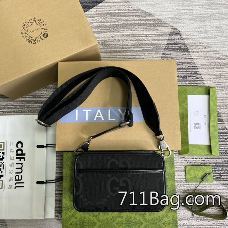 頂級精品Gucci古馳 696075 奢侈品質感親民價 Gucci高仿臺灣現貨尺寸:22.5x14x7厘米。顏色:黑色大G佈。 頂級精品Gucci古馳 696075 奢侈品質感親民價 Gucci高仿臺灣現貨尺寸:22.5x14x7厘米。顏色:黑色大G佈。
