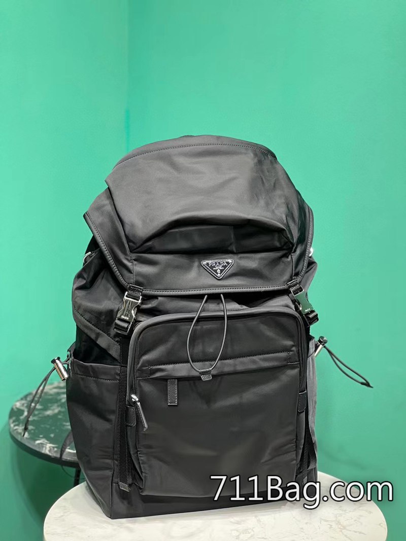 原版一比一Prada 2VZ090 手工縫線整齊細膩,與正品無異。 高仿Prada包耐用嗎尺寸:長32x高57x底19cm 原版一比一Prada 2VZ090 手工縫線整齊細膩,與正品無異。 高仿Prada包耐用嗎尺寸:長32x高57x底19cm