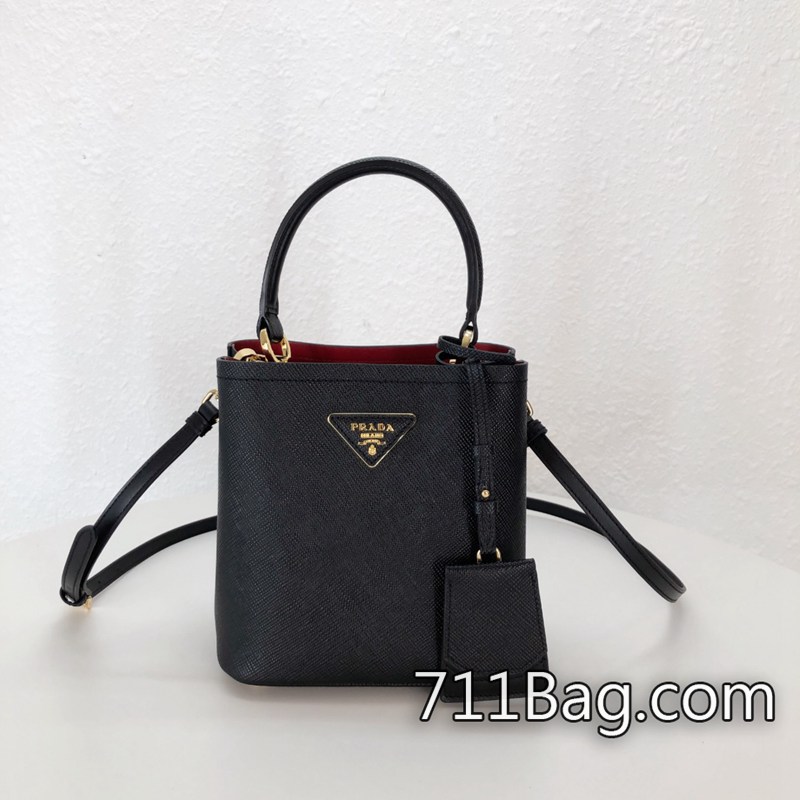 精品Prada 1BA217 支持實拍對比保證無誤。 高仿Prada包包免運費尺寸:18×8.5×11cm 精品Prada 1BA217 支持實拍對比保證無誤。 高仿Prada包包免運費尺寸:18×8.5×11cm