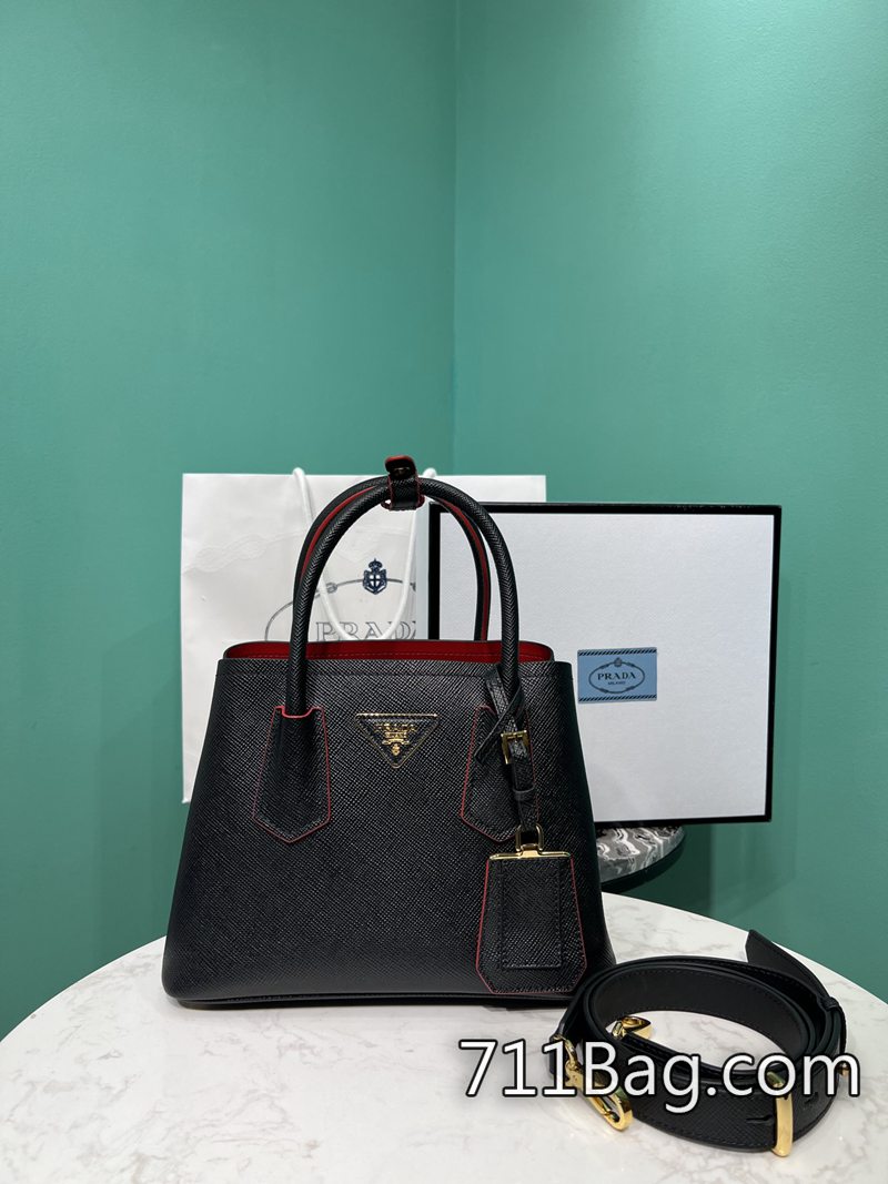 頂級精品Prada 1BG443 品質保證,實拍可過專櫃對比。 仿Prada包可刷卡嗎尺寸:25/12.5/18.5cm 頂級精品Prada 1BG443 品質保證,實拍可過專櫃對比。 仿Prada包可刷卡嗎尺寸:25/12.5/18.5cm