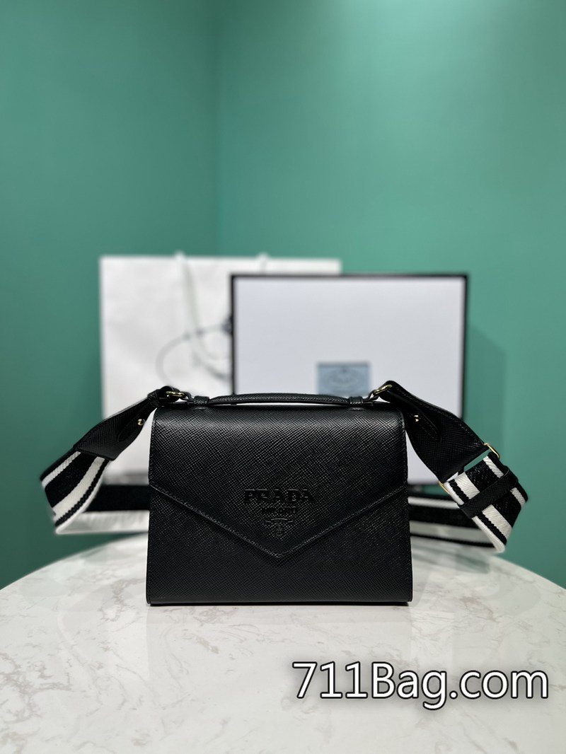頂級精品Prada 1BD317 採用德國進口蠟線,耐用不斷裂。 Prada包包A貨會被查嗎尺寸:長21x高14x底6.5cm 頂級精品Prada 1BD317 採用德國進口蠟線,耐用不斷裂。 Prada包包A貨會被查嗎尺寸:長21x高14x底6.5cm