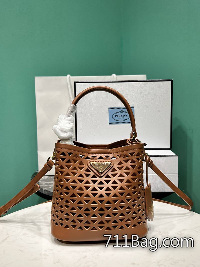 超3APrada 1BA217 品質嚴選頂級原料 高端Prada精仿包尺寸:18×17×10.5 cm 超3APrada 1BA217 品質嚴選頂級原料 高端Prada精仿包尺寸:18×17×10.5 cm