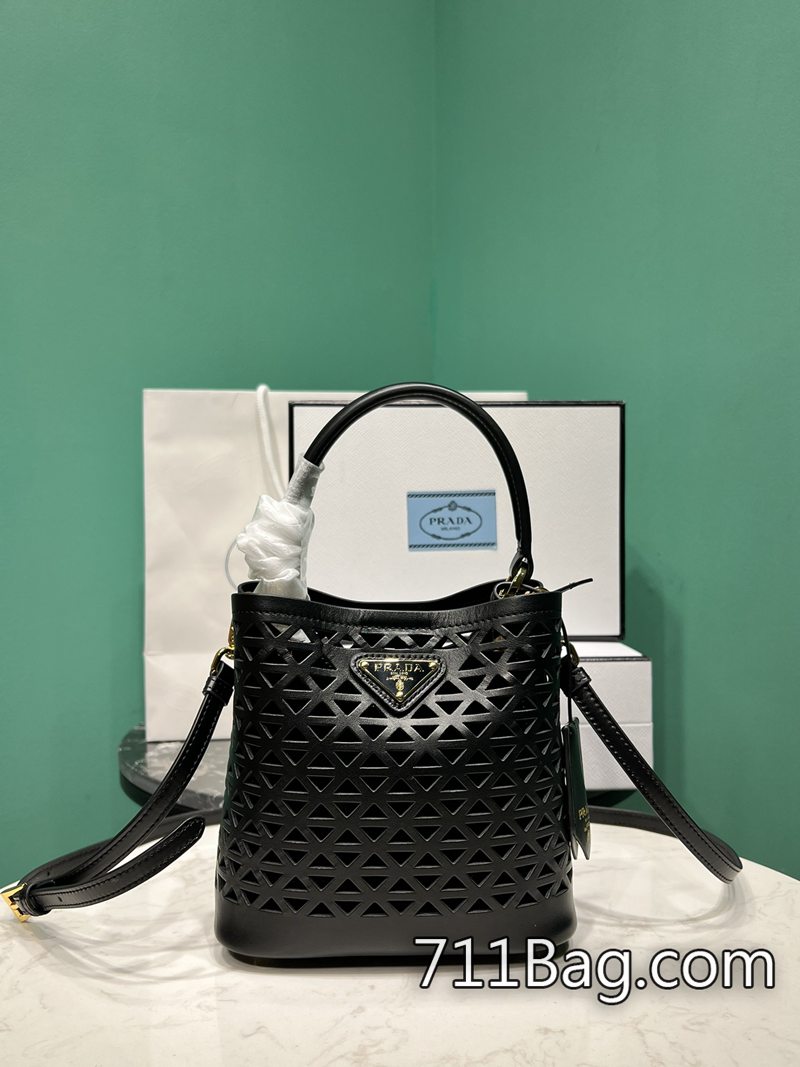 A貨Prada 1BA217 原版細節極致還原 高仿Prada包價位區間尺寸:18×17×10.5cm A貨Prada 1BA217 原版細節極致還原 高仿Prada包價位區間尺寸:18×17×10.5cm