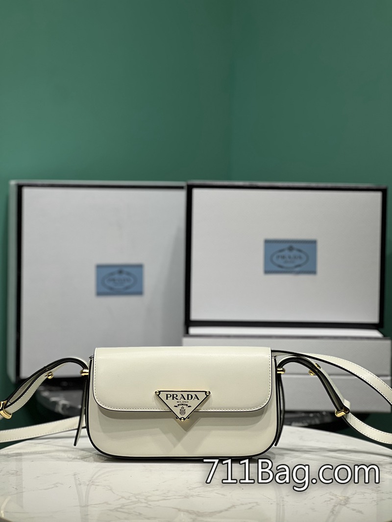 頂級超3APrada普拉達 1BD339 拉鍊使用日本YKK或同級別材質。 Prada A貨包包耐用嗎尺寸:底長20.5x高10.5x寬4cm 頂級超3APrada普拉達 1BD339 拉鍊使用日本YKK或同級別材質。 Prada A貨包包耐用嗎尺寸:底長20.5x高10.5x寬4cm